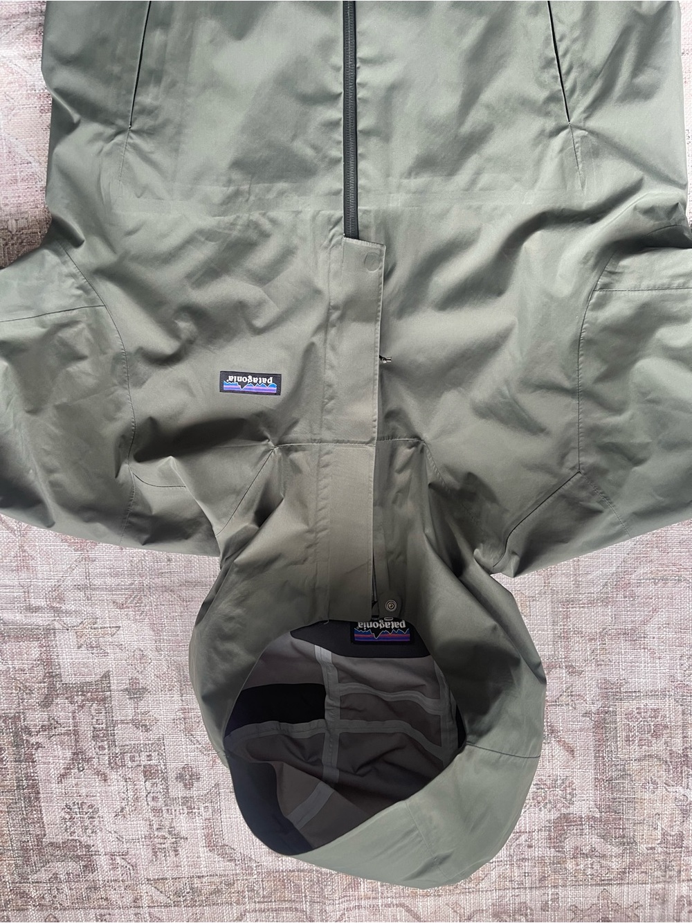 Patagonia Men's Olive Green Raincoat Hooded Shell - Picture 9 of 9